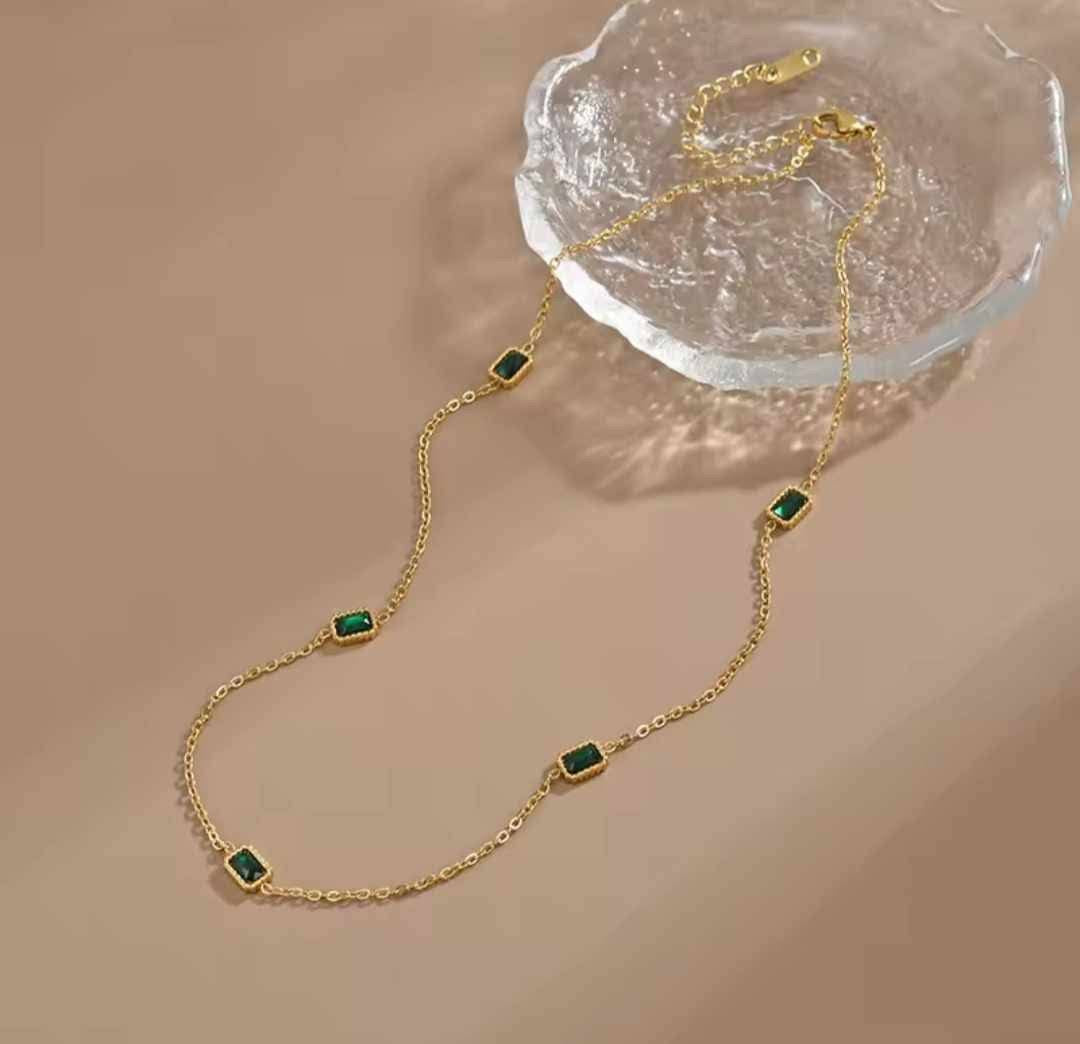 Dainty Green Stone Station Necklace(colour guarantee)