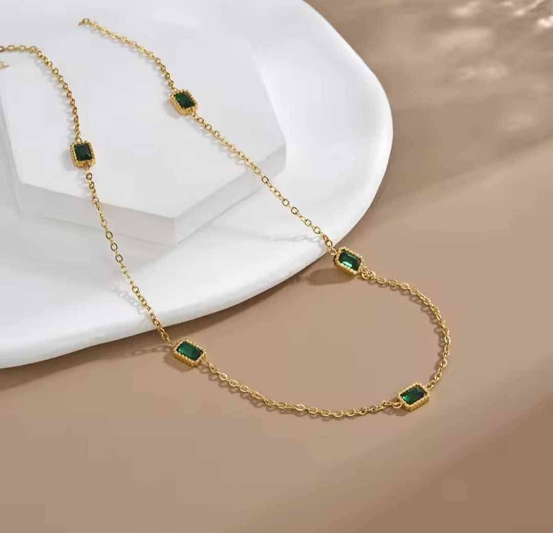Dainty Green Stone Station Necklace(colour guarantee)