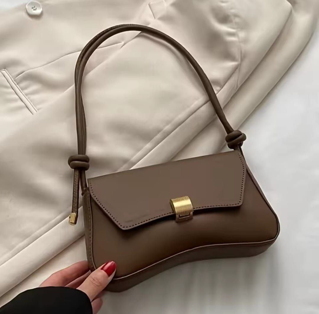Versatile & Stylish Women’s Handbag with Metal Buckle