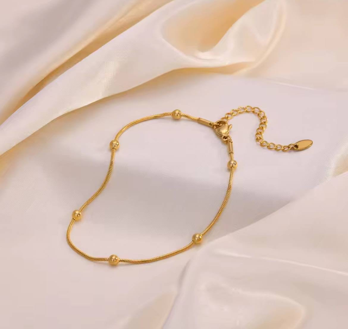 The Orbit Anklet: Minimalist Luxury with Lifetime Colour Guarantee!