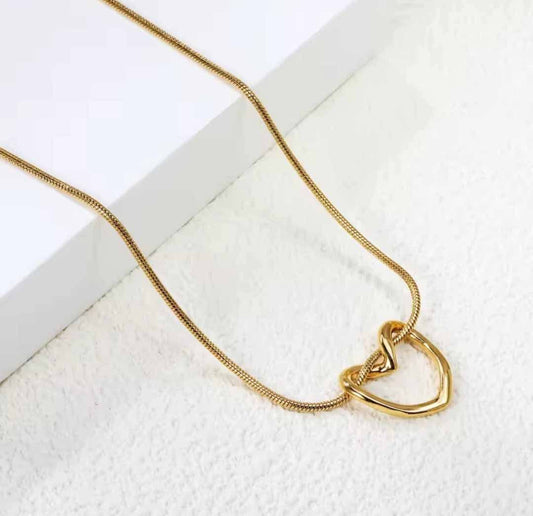 Modern Floating Pendant & Snake Chain Necklace(Colour guarantee)