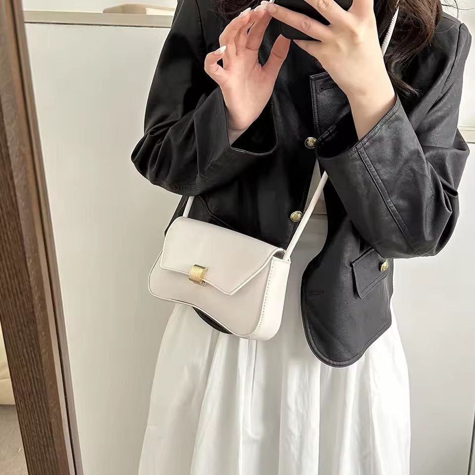 Versatile & Stylish Women’s Handbag with Metal Buckle