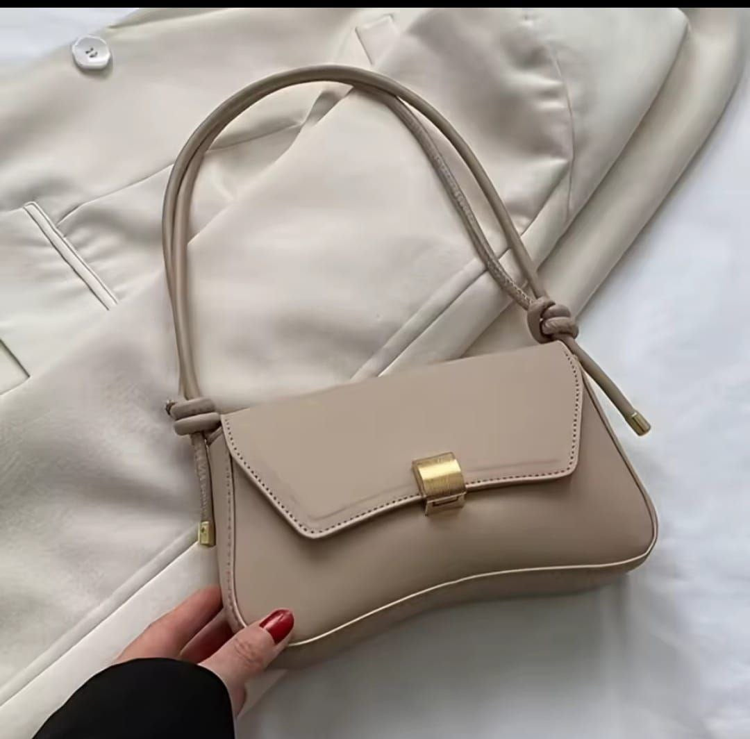 Versatile & Stylish Women’s Handbag with Metal Buckle