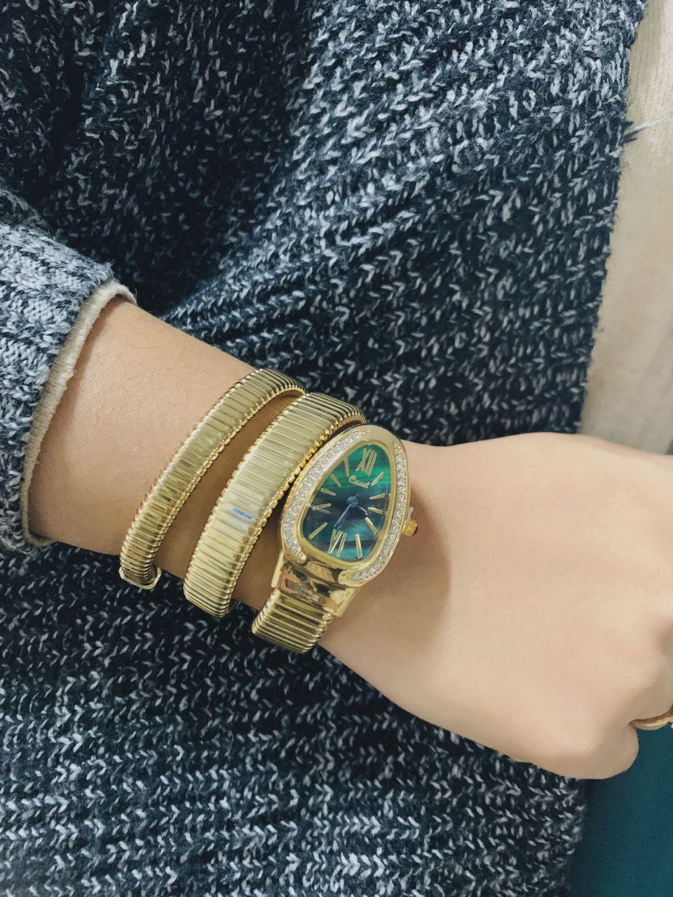 Snake Shaped Women39;s Watches Rhinestone Luxury Brand Ladies Snake Bracelet Watch Girl