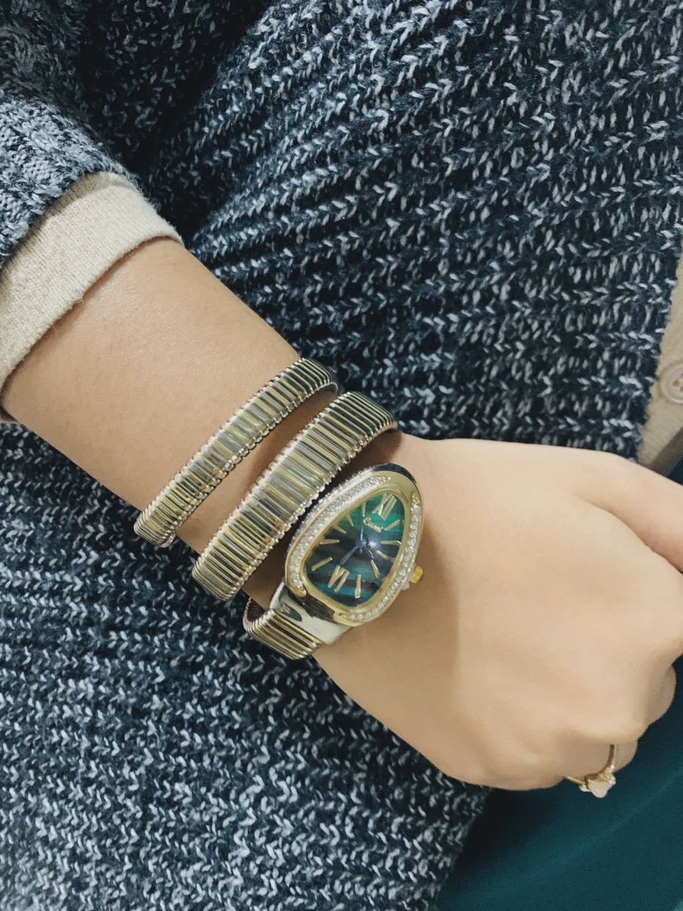 Snake Shaped Women39;s Watches Rhinestone Luxury Brand Ladies Snake Bracelet Watch Girl